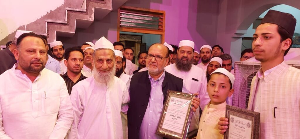 समाज सेवी व मुस्लिम विद्वान डॉक्टर नैयर काजमी के पुत्रो के हिफ्ज कुरान करने वाले बच्चों का हुआ सम्मान,अमनो शांति की मांगी गई दुआएं,,,