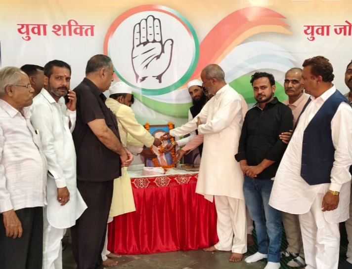 केंद्र की बीजेपी सरकार उस संविधान की विरोधी , जो  बाबा साहब डॉक्टर भीमराव अंबेडकर ने दलितों, पिछड़ों के साथ साथ महिलाओं, किसानों, अगड़ों के अधिकारों के लिए बनाया,,,