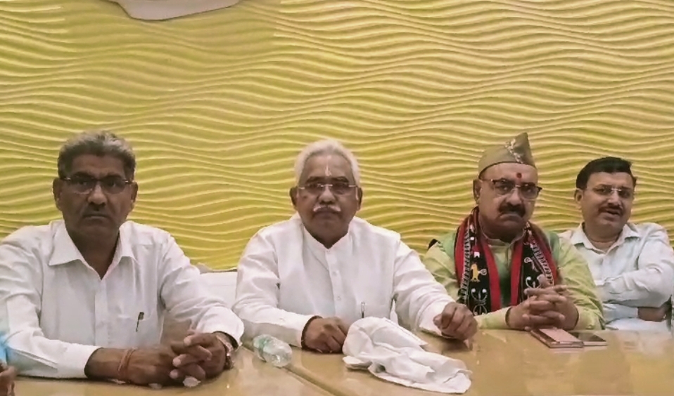 कोंग्रेस का आर्थिक सर्वेक्षण बहन बेटियों का हक छीनने का करेगा काम,,,पूर्व केबिनेट मंत्री मदन कौशिक