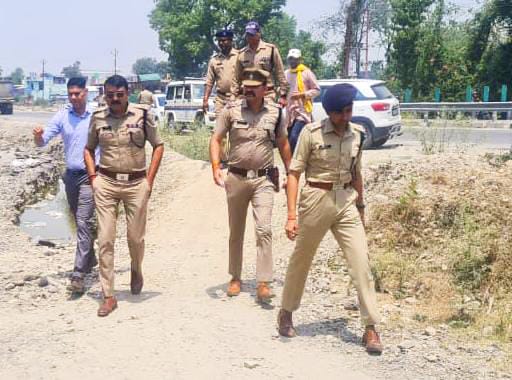 देहरादून-हरिद्वार हाईवे पर छिद्दरवाला के समीप एक युवती का शव मिलने से फैली सनसनी,कुछ घंटे में ही युवती की शिनाख्त आरती डबराल पुत्री शहर कोतवाली में तैनात उपनिरीक्षक शिवप्रसाद डबराल निवासी ऋषिकेश के रूप में हुई,,,