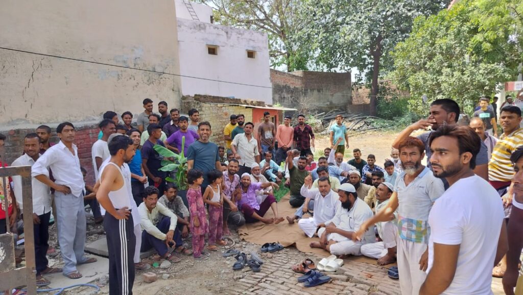 सराय गांव में पानी की समस्या को लेकर ग्रामीणों का गुस्सा फूट पड़ा। ग्रामीणों ने पानी की टंकी पर पहुंचकर किया विरोध प्रदर्शन,,,