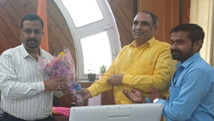 इकबालपुर शुगर मील पर वर्ष 2018-2019 का किसानों के गन्ने का बकाया भुगतान व अन्य समस्याओं से नवनियुक्त जिलाधिकारी को कराया अवगत,,,चौधरी सुभाष नम्बरदार