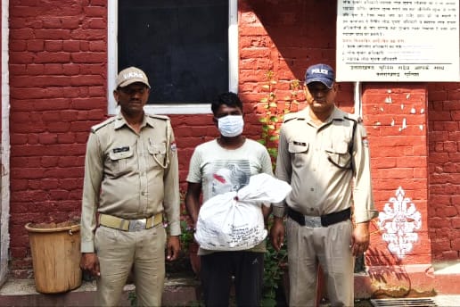 मोतिचूर रेलवे स्टेशन हिलबाईपास फ्लाईओवर के पास से एक व्यक्ति को किया गिरफ्तार पुलिस ने आरोपी के पास से 2 किलो 480 ग्राम अवैध गांजा किया बरामद,,,