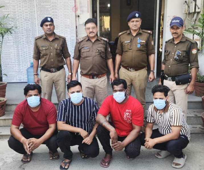 पुलिस कप्तान अजय सिंह के निर्देश पर दून पुलिस ने सार्वजनिक स्थलों पर असामाजिक गतिविधियां उतपन्न करने वालो पर कसा शिकंजा,,,