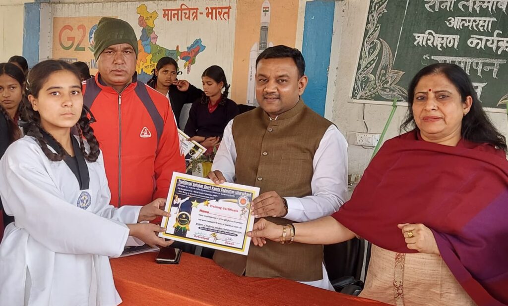 मार्शल आर्ट जूडो कराटे के समापन पर निवर्तमान मेयर गौरव गोयल ने खिलाड़ी बालिकाओं को किया सम्मानित,विद्यालय में आत्मरक्षा हेतु ऐसे प्रशिक्षण की बताई आवश्यकता,,,