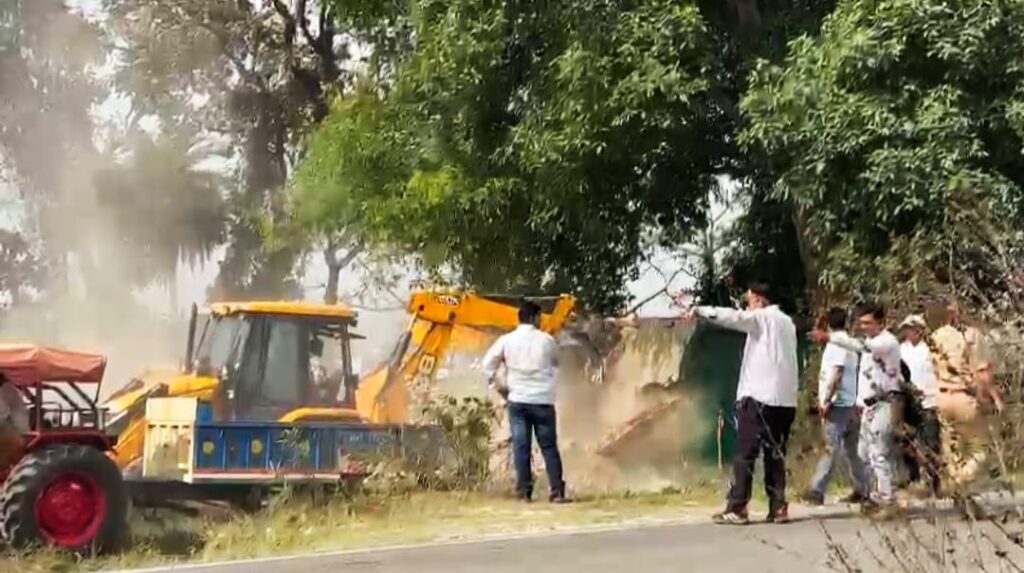 प्रदेशभर में अवैध धार्मिक स्थलों के खिलाफ चलाए जा रहे अभियान के तहत हरिद्वार के सुमन नगर क्षेत्र में प्रशासन ने बड़ी कार्रवाई को दिया अंजाम,,,
