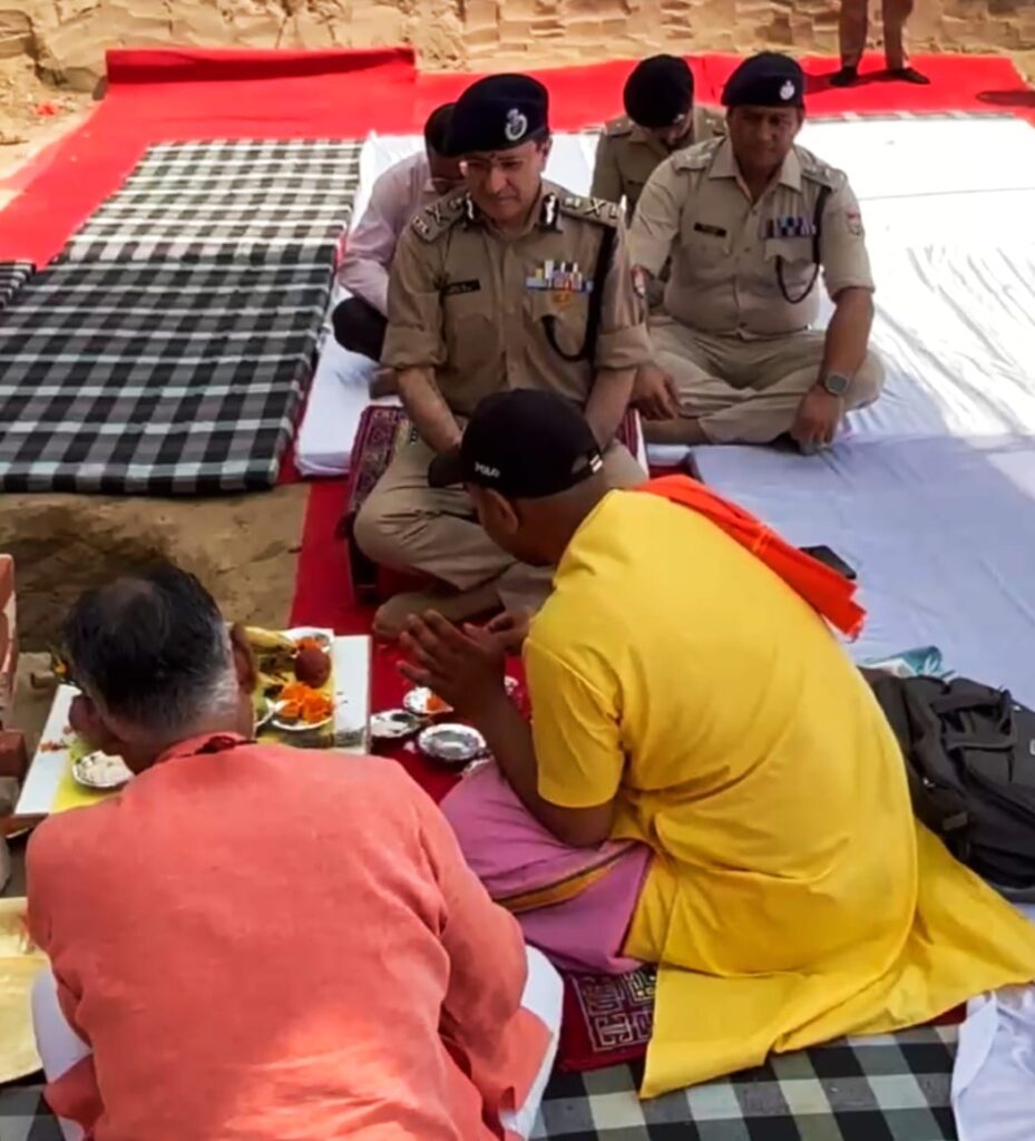 उत्तराखंड के पुलिस महानिदेशक दीपम सेठ अपने आधिकारिक दौरे पर हरिद्वार पहुंचे। तय कार्यक्रमों के अंतर्गत उन्होंने सिडकुल स्थित आई.एम.सी. चौक पर प्रस्तावित थाना भवन का विधिवत किया शिलान्यास,,,