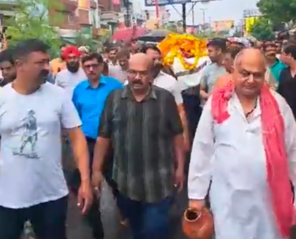 वरिष्ठ भाजपा नेता एवं पूर्व मंत्री पंडित मनोहर लाल शर्मा एडवोकेट की अंतिम यात्रा में उमड़ी रुड़की वासियों की भीड़,नम आंखों से दी विदाई ,,,