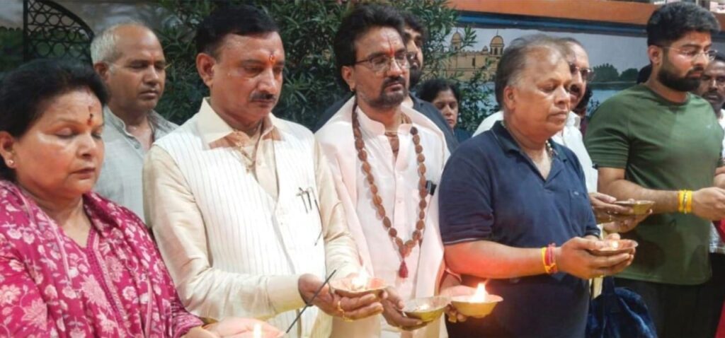 गुजरात-अहमदाबाद में विमान दुर्घटना में दिवंगत आत्माओं की शांति के लिए की गई प्रार्थना,आचार्य रोहित शास्त्री ने देशवासियों के लिए बताया दुखद घटना,,,