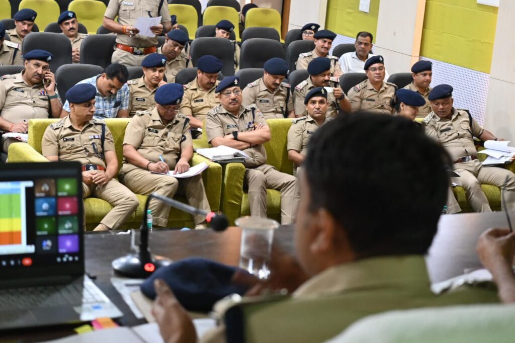 कप्तान देहरादून ने अधीनस्थों की ली क्राइम मीटिंग,दिए दिशा निर्देश,,,