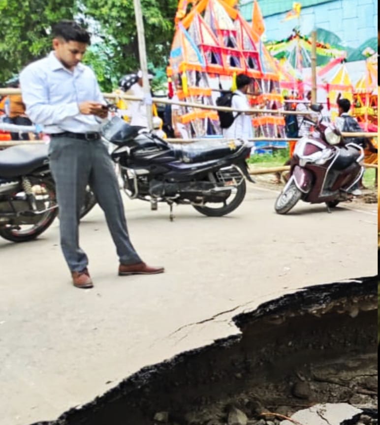 जल पाइप लाइन में रिसाव से बने गढ्ढे के बारे में हरिद्वार-रुड़की विकास प्राधिकरण (HRDA) ने हालात को संभालते हुए शानदार कार्यशैली का दिया परिचय,,,