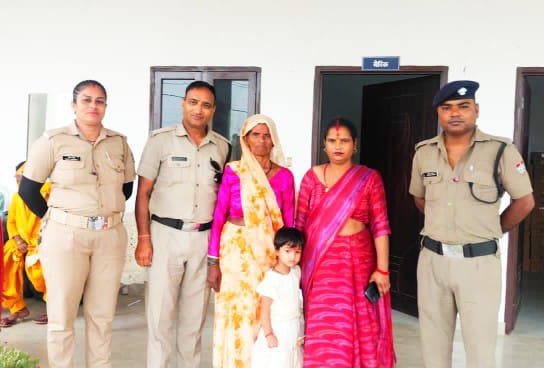 बहादराबाद के चौकी शांतरशाह क्षेत्र में देर रात एक बुजुर्ग महिला पुलिस को अकेली और असहाय अवस्था में मिली,,,