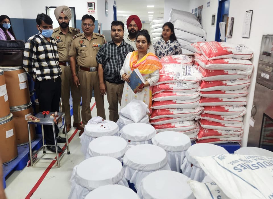 हरिद्वार के औद्योगिक क्षेत्र में औषधि विभाग ने नशीली दवाओं के निर्माण और तस्करी की एक बड़ी साज़िश को किया नाकाम,,,