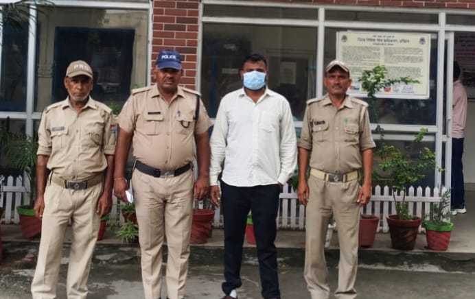 गोपनीय वीडियो को वायरल करने की धमकी देकर ब्लैकमेलिंग कर रहे एक पत्रकार को रुड़की पुलिस ने ₹50,000 की रिश्वत लेते हुए रंगे हाथ किया गिरफ्तार ,,,