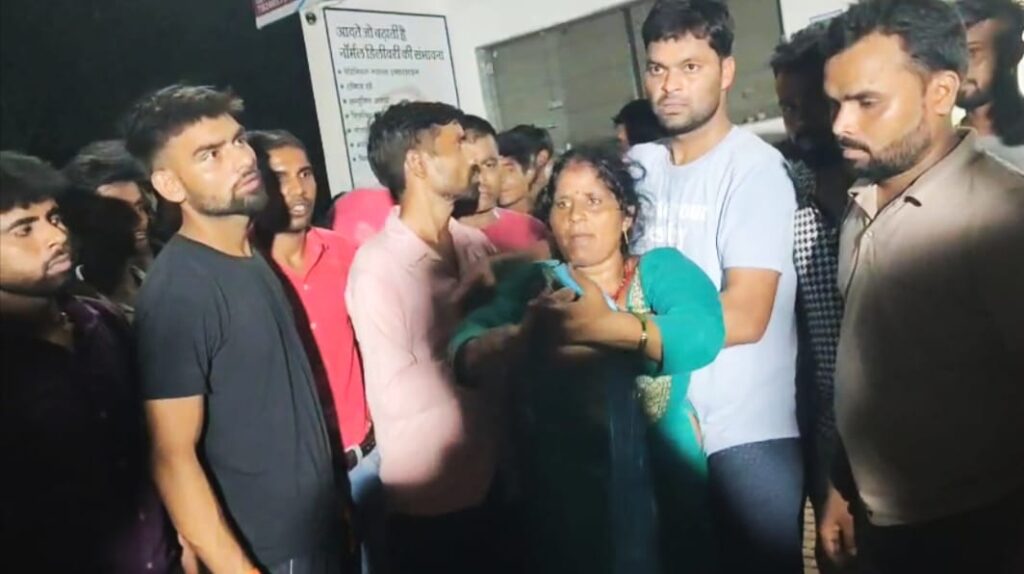 बहादराबाद क्षेत्र के मां गंगा मेटरनिटी एंड आई केयर हॉस्पिटल में डिलीवरी के दौरान दो प्रसूताओं की संदिग्ध परिस्थितियों में हुई मौत ,,,