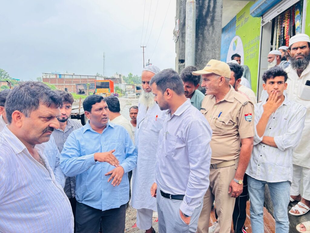 ज्वाइंट मैजिस्ट्रेट ने जलभराव से ग्रामीणों की परेशानी को देखकर विभागीय अधिकारीयों को समयबद्ध तरीके से कार्यवाही सुनिश्चित करने के दिये सख्त निर्देश, लापरवाही बरतने वाले अधिकारियों की होगी जवाबदेही तय,,,