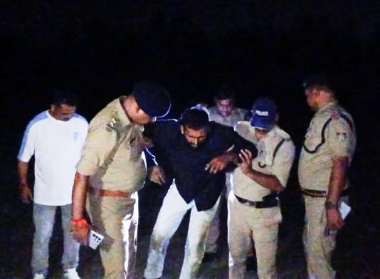 सालियर बाईपास पर देर रात उस वक्त सनसनी फैल गई जब गंगनहर कोतवाली प्रभारी निरीक्षक आर.के. सकलानी के नेतृत्व में पुलिस और हिस्ट्रीशीटर उवेश के बीच जबरदस्त मुठभेड़ ,,,