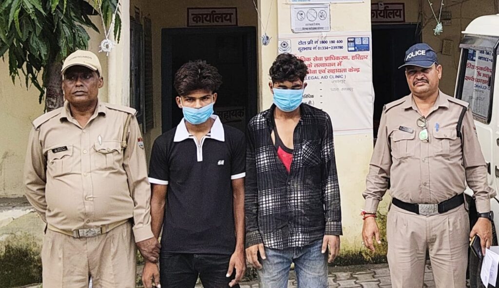 कनखल थाना पुलिस ने तड़के सुबह चोरी की वारदात को अंजाम देकर फरार हो रहे दो शातिर ई-रिक्शा चोरों को रंगे हाथ किया गिरफ्तार,,,
