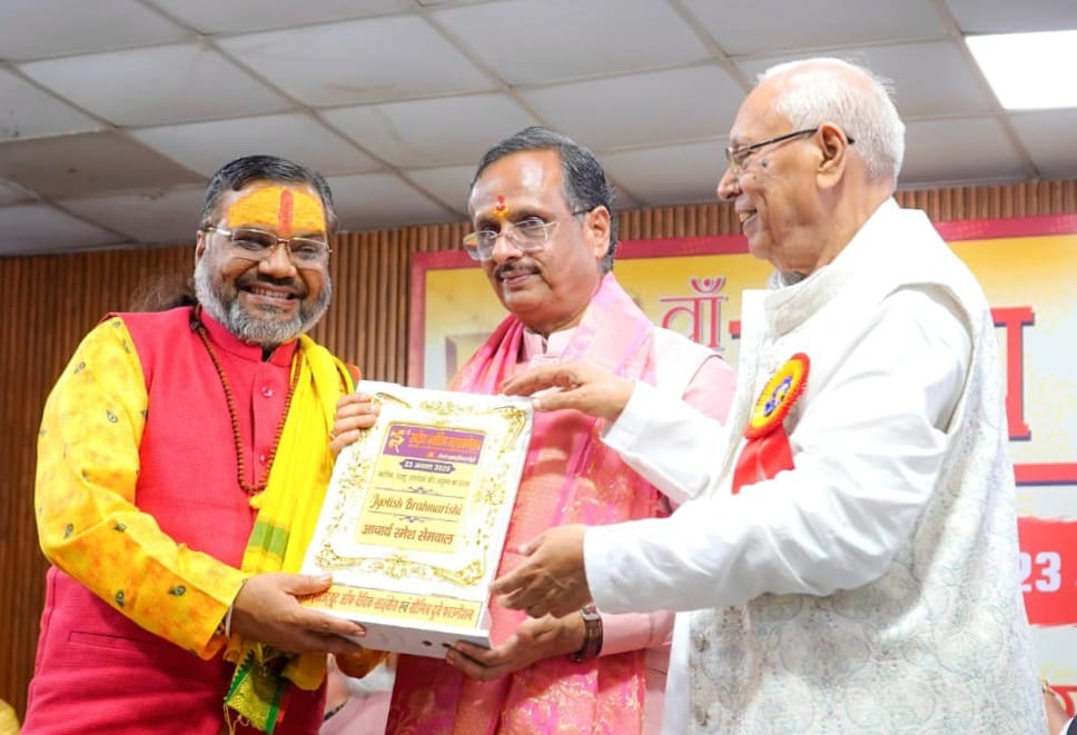 प्रसिद्ध ज्योतिषाचार्य आचार्य रमेश सेमवाल जी महाराज को कानपुर में 25-वें राष्ट्रीय ज्योतिष महासम्मेलन में किया गया सम्मानित,,,