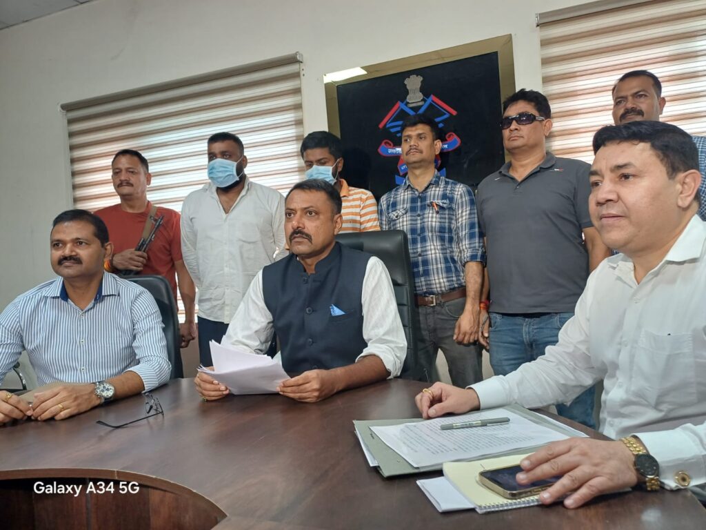 स्पेशल टास्क फोर्स (एसटीएफ) ने प्रवीण वाल्मीकि गैंग के खिलाफ की बड़ी कार्रवाई , टीम ने गैंग लीडर प्रवीण वाल्मीकि के भतीजे मनीष उर्फ बॉलर और उसके सहयोगी पंकज अष्टवाल को दबोचा,,,