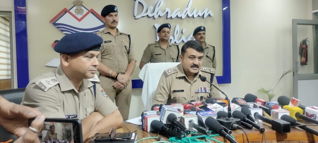सहस्त्रधारा हेलीपैड के पास निर्माणाधीन मकान में केयर टेकर की हत्या की गुत्थी राजपुर पुलिस ने 24 घंटे में ली सुलझा,,,