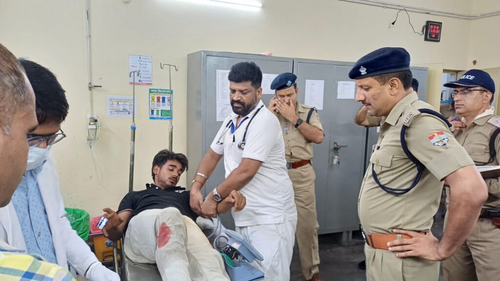 देर रात रुड़की में पुलिस और सहारनपुर के दो बदमाशों के बीच हुई मुठभेड़ में एक बदमाश गोली लगने से हुआ घायल,,,