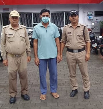 स्मेक तस्कर को पकड़ने गई टीम को ग्रामीणों ने घेर कर छुड़ाने की कि कोशिश, हंगामे के बीच पुलिस ने किसी तरह आरोपी को हिरासत में लेकर भेजा जेल,,,