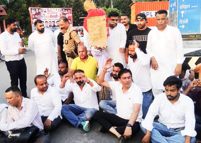 यूकेएसएसएससी पेपर लीक प्रकरण को लेकर शिवालिक नगर चौक पर कांग्रेस कार्यकर्ताओं ने प्रदेश सरकार का किया पुतला दहन,,,