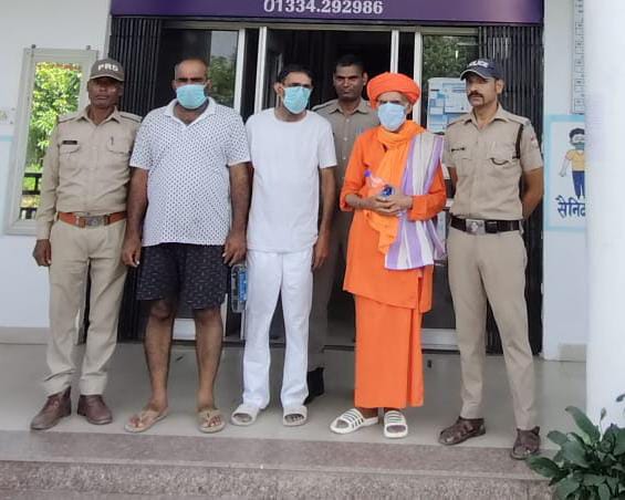 एसएसपी प्रमेन्द्र डोबाल के निर्देश पर जमीन की धोखाधड़ी का गैंग चलाने वाले एक गिरोह पर शिकंजा करते हुए ज्वालापुर और बहादराबाद पुलिस ने संयुक्त कार्रवाई में तीन आरोपियों को किया गिरफ्तार,,,