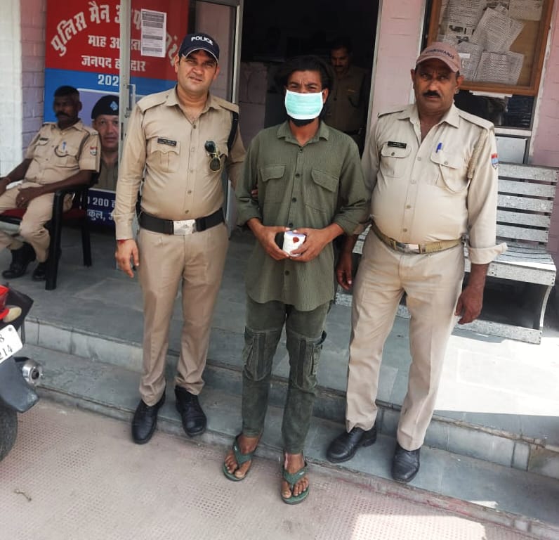 पुलिस ने दो तस्करों को गिरफ्तार कर उनके पास से करीब 13.93 ग्राम स्मैक की बरामद,,,