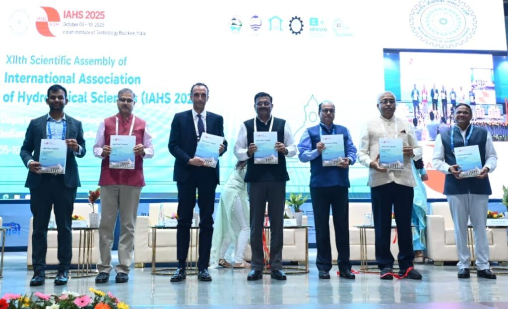 उत्तराखंड के मुख्य सचिव ने जलवायु लचीलापन व जल स्थिरता पर अंतर्राष्ट्रीय सम्मेलन का किया उद्घाटन,आईआईटी रुड़की में अंतरराष्ट्रीय जल विज्ञान संघ की 12-वीं वैज्ञानिक सभा के उद्घाटन सत्र की की मेजबानी,,,