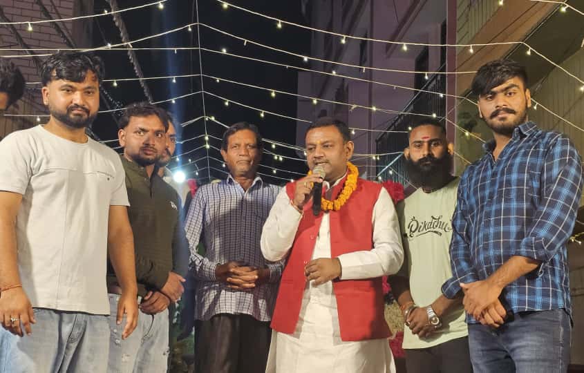 महर्षि वाल्मीकि जयंती पर पूर्व मेयर गौरव गोयल में मंदिर में की पूजा-अर्चना,बताया रामायण के रचयिता,,,