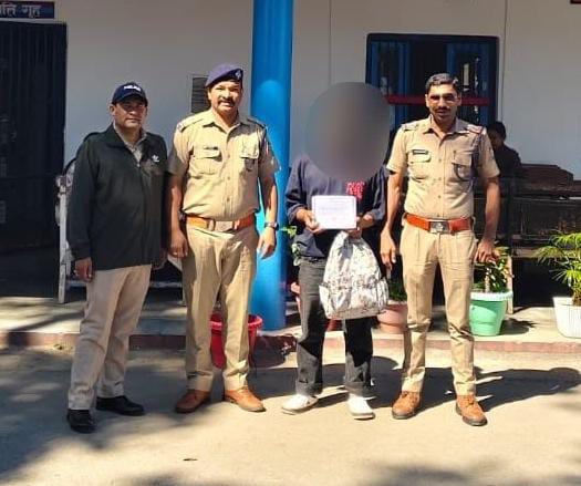 करवाचौथ से ठीक पहले पत्नी के लिए उपहार खरीदने की चाहत में एक युवक लुटेरा बन बैठा,,,