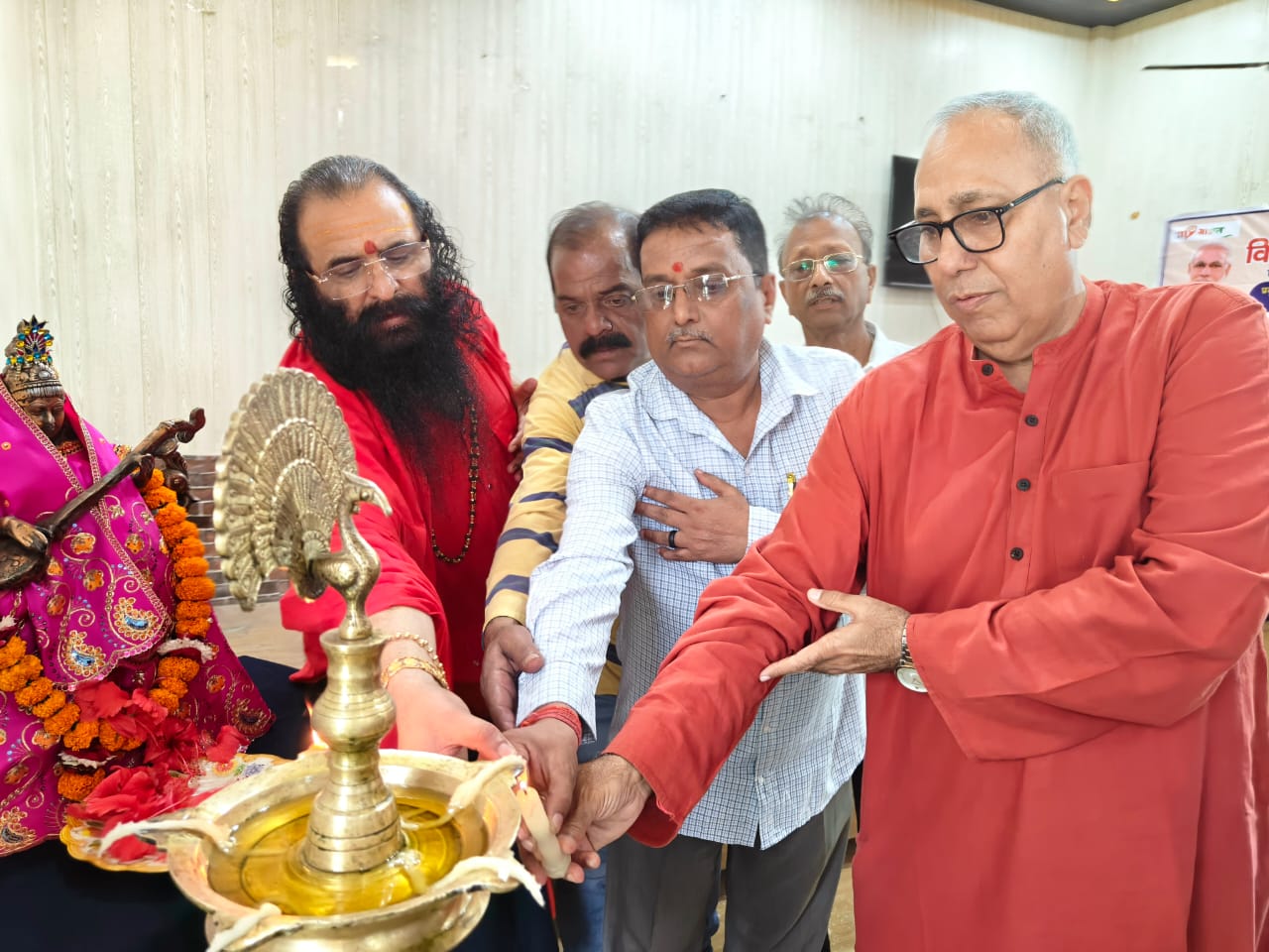 दीपों के पर्व दीपावली के अवसर पर मंगलवार को एसएमजेएन पीजी कॉलेज के सभागार में दीपावली मिलन समारोह का आयोजन,,,