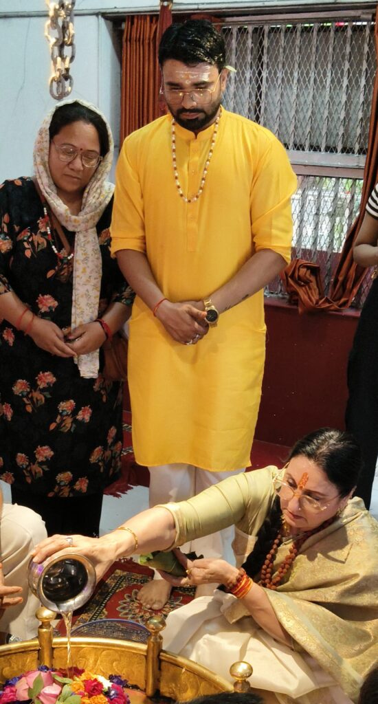 हरिद्वार स्थित बिल्लेश्वर मंदिर में सोमवार को कार्तिक शुक्लपक्ष की त्योदशी तिथि पर हुआ विशाल भंडारे का आयोजन,रश्मि चौधरी सहित गणमान्यों ने पूजा-अर्चना कर किया प्रसाद ग्रहण,,,