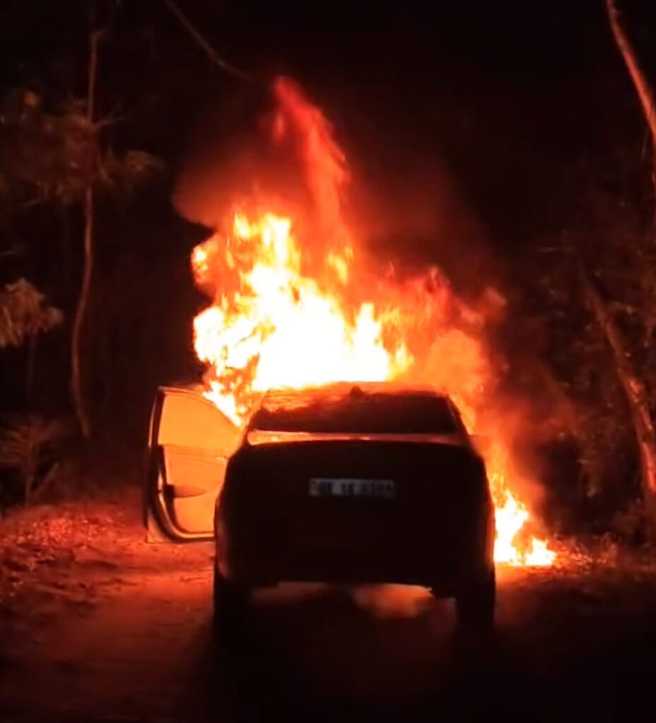 कलियर थाना क्षेत्र में उस समय अफरातफरी मच गई जब चलती कार अचानक बनी आग का गोला,,,