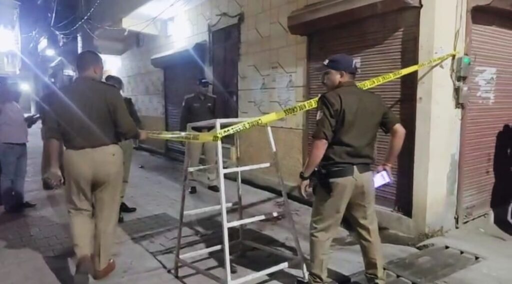 सिविल लाइन कोतवाली क्षेत्र अंतर्गत रघुनाथ के प्लांट के समीप उस समय हड़कंप मच गया जब भांजे के अंतिम संस्कार में शामिल होने आए मामा की मौके पर ही चाकू से गोदकर की हत्या,,,