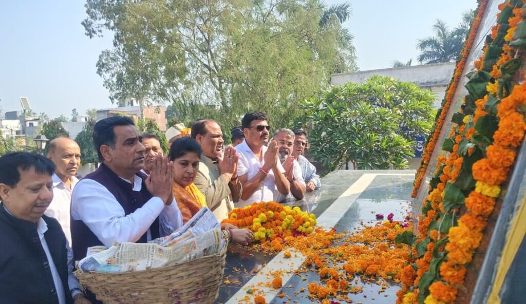 रामपुर तिराहा स्थित शहीद स्मारक पहुंचकर उत्तराखंड राज्य निर्माण के शहीदों को वरिष्ठ कांग्रेसियों ने दी श्रद्धांजलि,,,