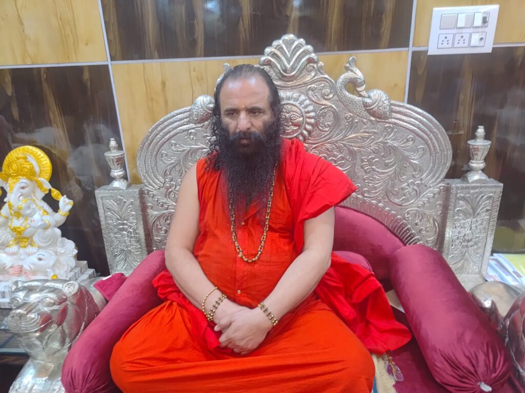 पहाड़ और मैदान के बीच दरार पैदा करने की कोशिशों पर अखिल भारतीय अखाड़ा परिषद व मां मनसा देवी मंदिर ट्रस्ट के अध्यक्ष श्रीमहंत रविंद्र पुरी महाराज ने गहरी चिंता व्यक्त,,,