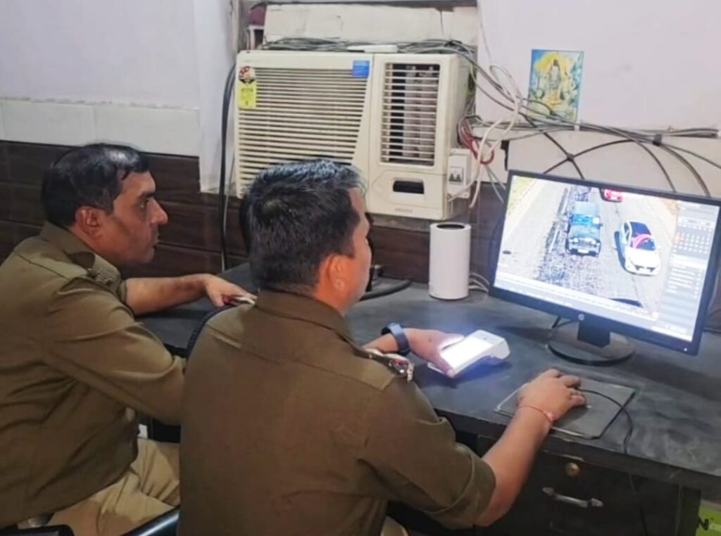 शादी की खुशियां मनाने निकले कुछ बरातियों की लापरवाही उस वक्त भारी पड़ गई जब उन्होंने हाईवे पर स्टंट और हूटर बजाने जैसी शुरू की हरकतें,,,