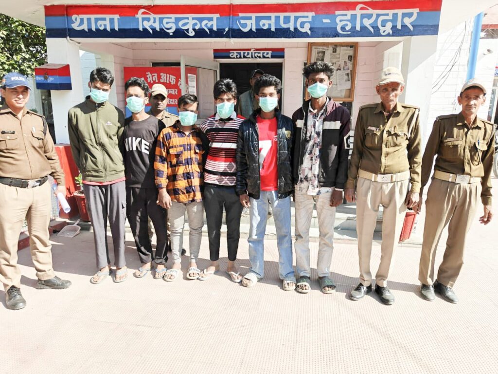 48 पैकेट देशी शराब ‘किन्नू मार्का’ के साथ तस्कर गिरफ्तार, सरेआम हुड़दंग मचा रहे 6 युवक चढ़े पुलिस के हत्थे,6.20 ग्राम स्मैक सहित युवक गिरफ्तार,,,