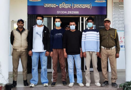 शाम उस समय सनसनी फैल गई, जब बहादराबाद थाना क्षेत्र के क्रिस्टल वर्ल्ड के पास कार सवार युवकों ने एक युवक को जबरन उठाया,,,