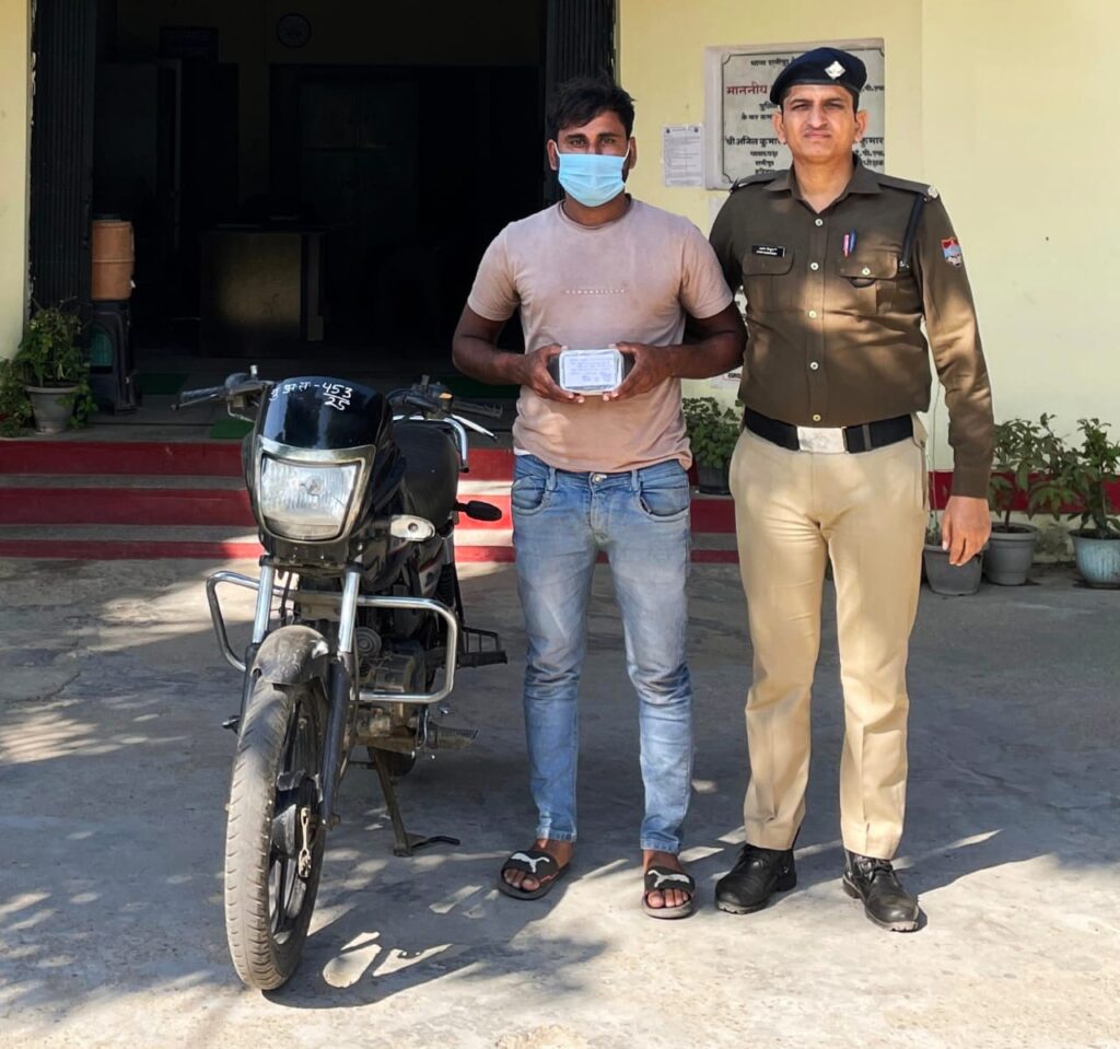 लोगों को सम्मोहित कर गहने उड़ाने वाले गिरोह का राज आखिरकार खुला, शिवालिक नगर की एक महिला को जाल में फँसाकर सोने के कंगन, चेन, टॉप्स और मोबाइल लेकर फरार हुए बदमाशों पर पुलिस ने कसा शिकंजा,,,