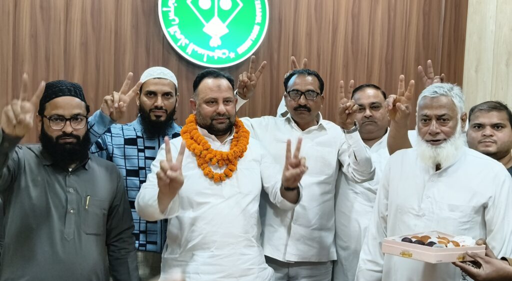 बिहार में मजलिस की शानदार जीत पर एआईएमआईएम कार्यकर्ताओं ने मनाया जश्न, प्रदेशाध्यक्ष डॉ०नैयर काजमी को दी बधाई,,,