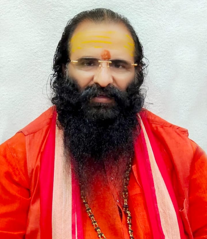 अखिल भारतीय अखाड़ा परिषद और मां मनसा देवी मंदिर ट्रस्ट के अध्यक्ष श्रीमहंत डॉ रविंद्रपुरी महाराज ने बड़ा अखाड़ा के महामंडलेश्वर स्वामी रूपेंद्रप्रकाश के हालिया बयान पर बोला कड़ा हमला ,,,