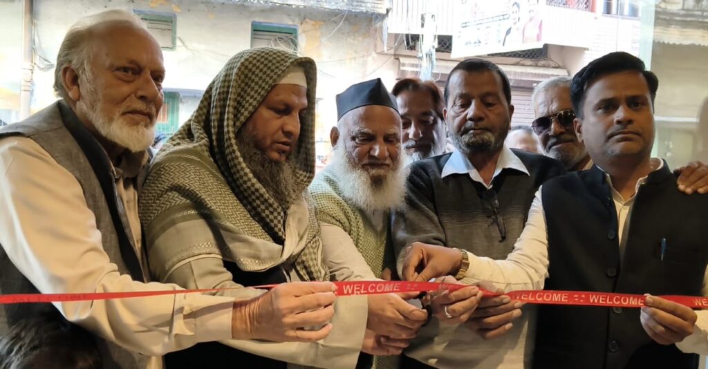 कस्बा मजलिस रेस्टोरेंट का मुफ्ती मोहम्मद सलीम ने फीता काटकर किया उद्घाटन,नगरवासियों को मिडिल ईस्ट व लखनऊ के व्यंजनों का चखने को मिलेगा स्वाद,,,