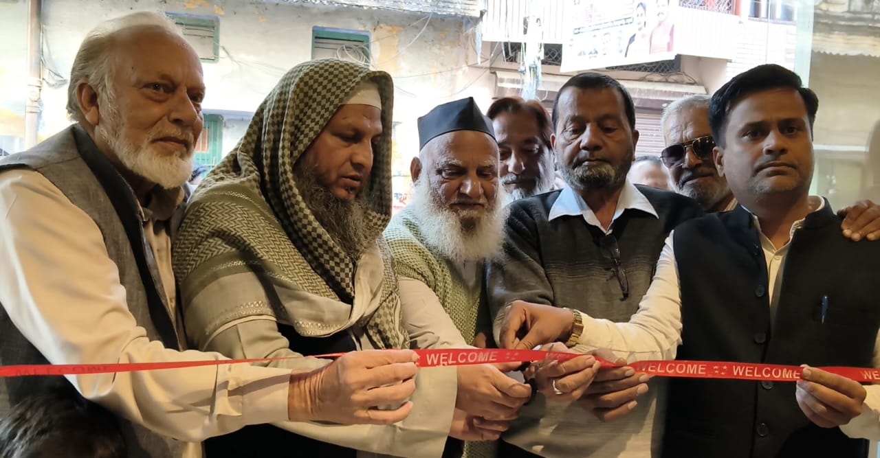 कस्बा मजलिस रेस्टोरेंट का मुफ्ती मोहम्मद सलीम ने फीता काटकर किया उद्घाटन,नगरवासियों को मिडिल ईस्ट व लखनऊ के व्यंजनों का चखने को मिलेगा स्वाद,,,