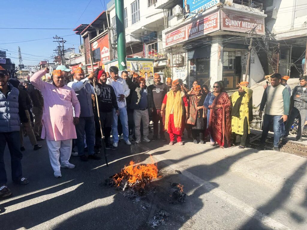 प्रदेश में शिक्षा और स्वास्थ्य व्यवस्थाओं की गिरती हालत को लेकर सुराज सेवा दल के कार्यकर्ताओं का गुस्सा फूट पड़ा,,,