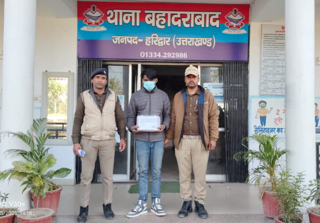 बहादराबाद पुलिस को मिली बड़ी सफलता, पुलिस टीम ने चेकिंग के दौरान एक शातिर चोर को गिरफ्तार कर उसके कब्जे से चोरी किया गया पूरा माल किया बरामद ,,,