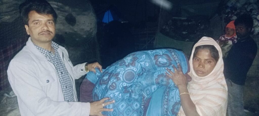 प्रेस क्लब महानगर रुड़की रजि0 के सचिव सलमान मलिक ने कड़ाके की ठंड में जरूरतमंदों को दिया सहारा,चारो तरफ हो रही सराहना,,,